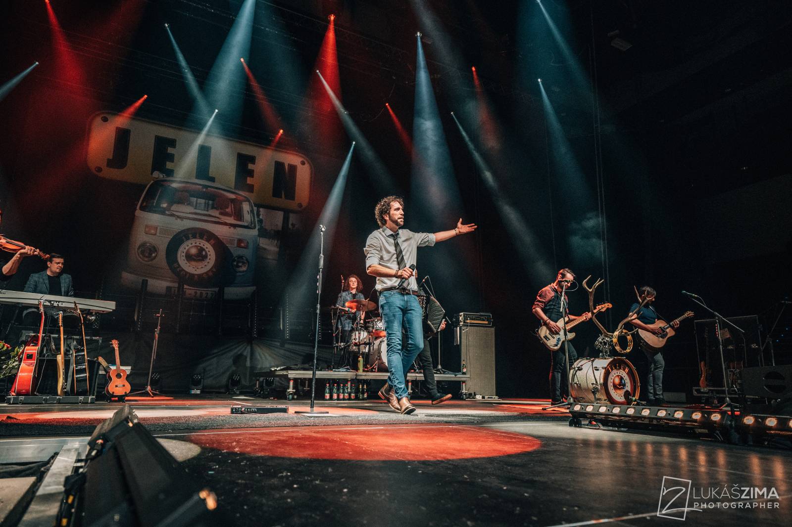 Ještě jednu noc. Kapela Jelen ovládla O2 universum, večer otevřela Kateřina Marie Tichá s Bandjeez