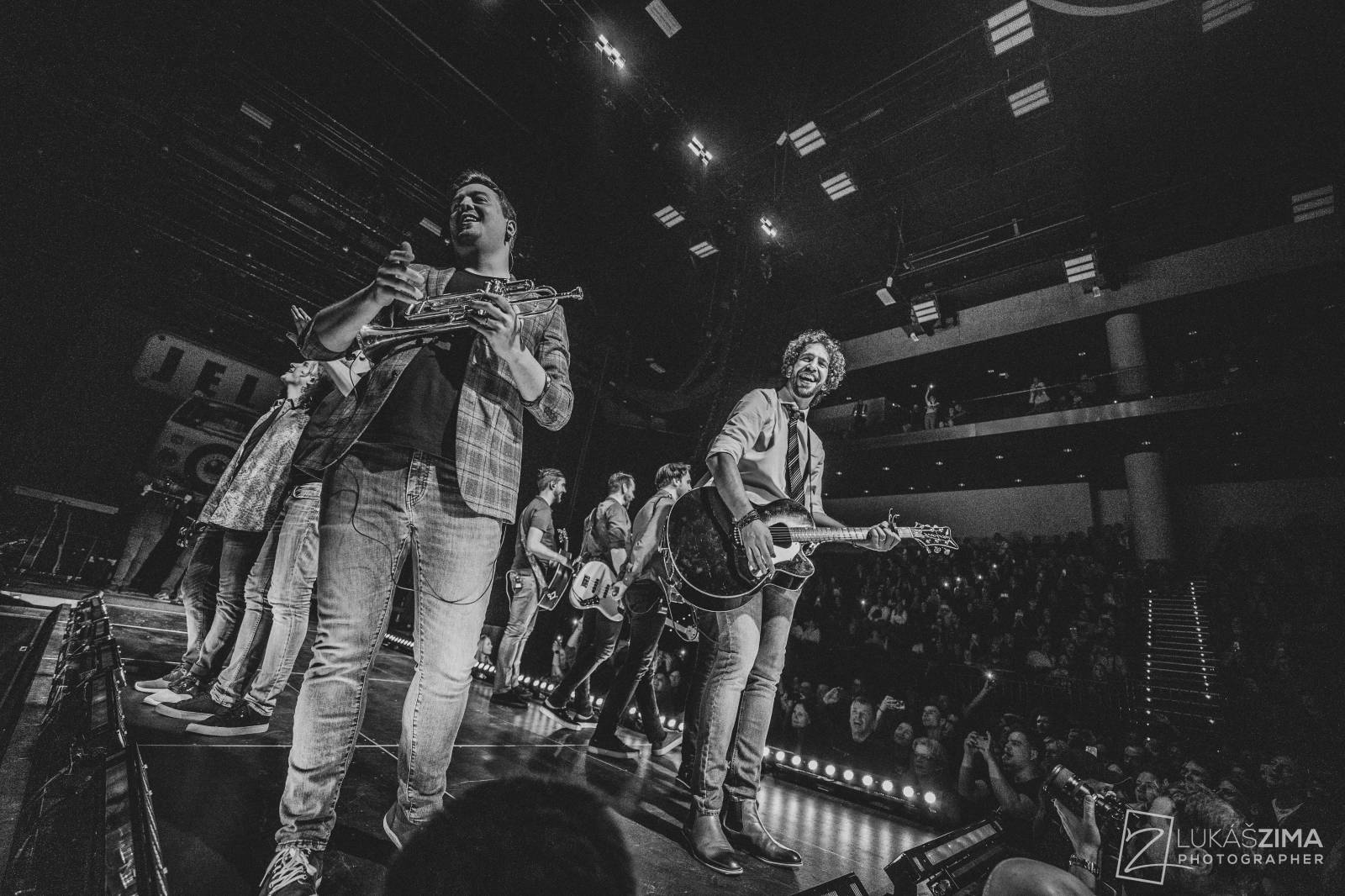 Ještě jednu noc. Kapela Jelen ovládla O2 universum, večer otevřela Kateřina Marie Tichá s Bandjeez