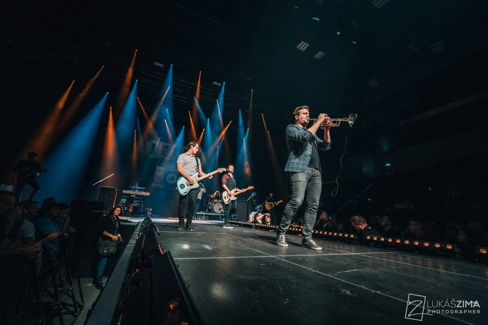 Ještě jednu noc. Kapela Jelen ovládla O2 universum, večer otevřela Kateřina Marie Tichá s Bandjeez