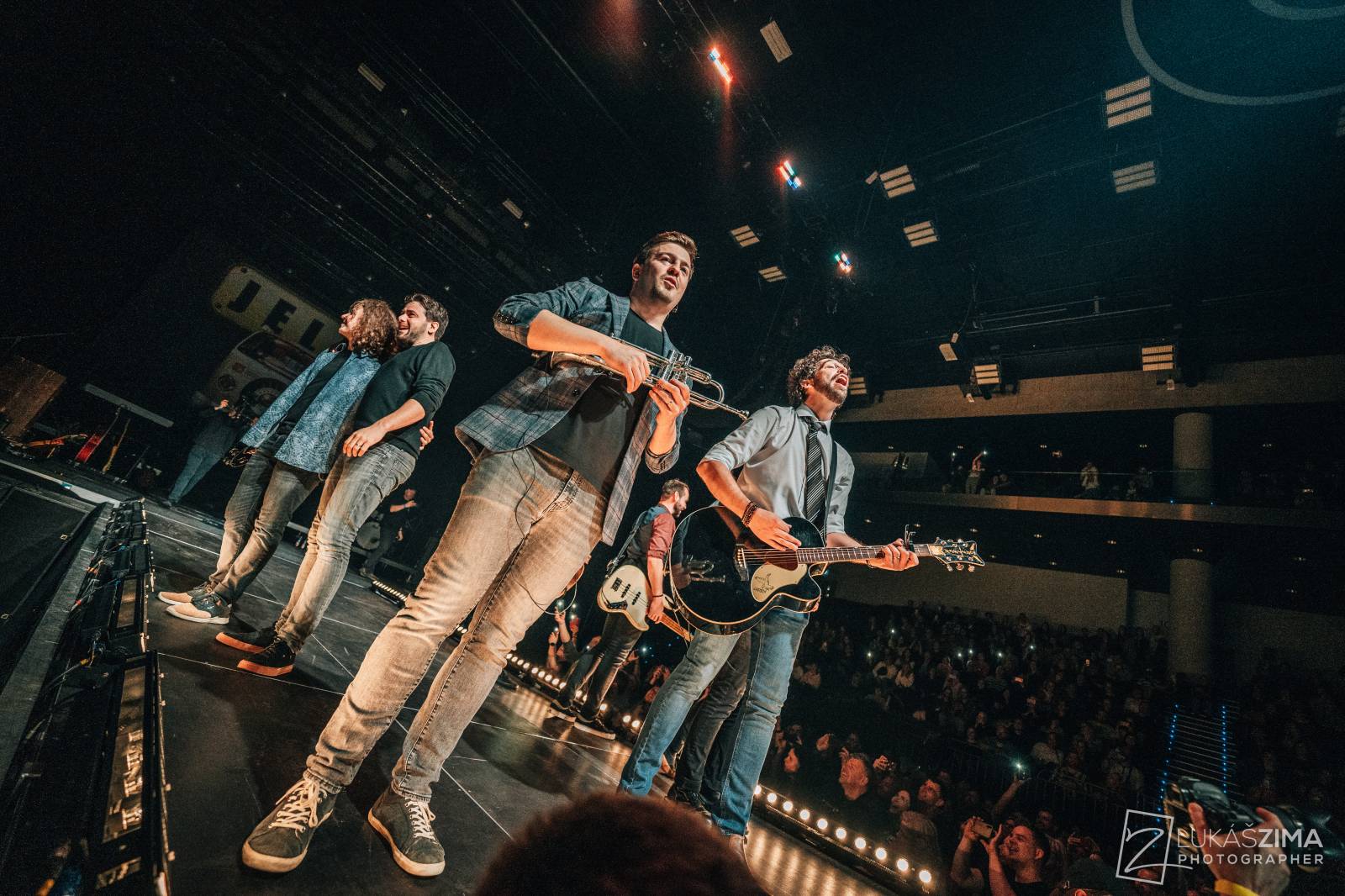 Ještě jednu noc. Kapela Jelen ovládla O2 universum, večer otevřela Kateřina Marie Tichá s Bandjeez