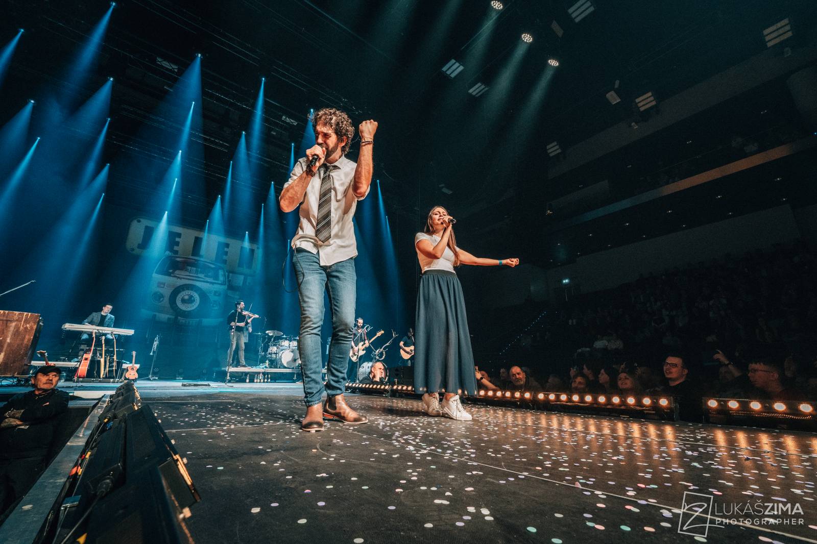 Ještě jednu noc. Kapela Jelen ovládla O2 universum, večer otevřela Kateřina Marie Tichá s Bandjeez