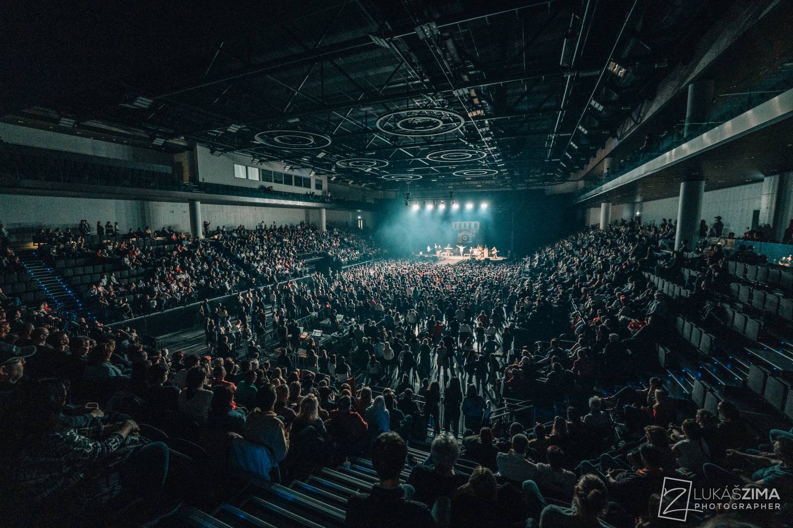 Ještě jednu noc. Kapela Jelen ovládla O2 universum, večer otevřela Kateřina Marie Tichá s Bandjeez