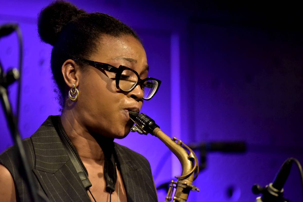 Pražským Jazz Dockem zněl elitní britský jazz s afro-jamajskými kořeny Camille George