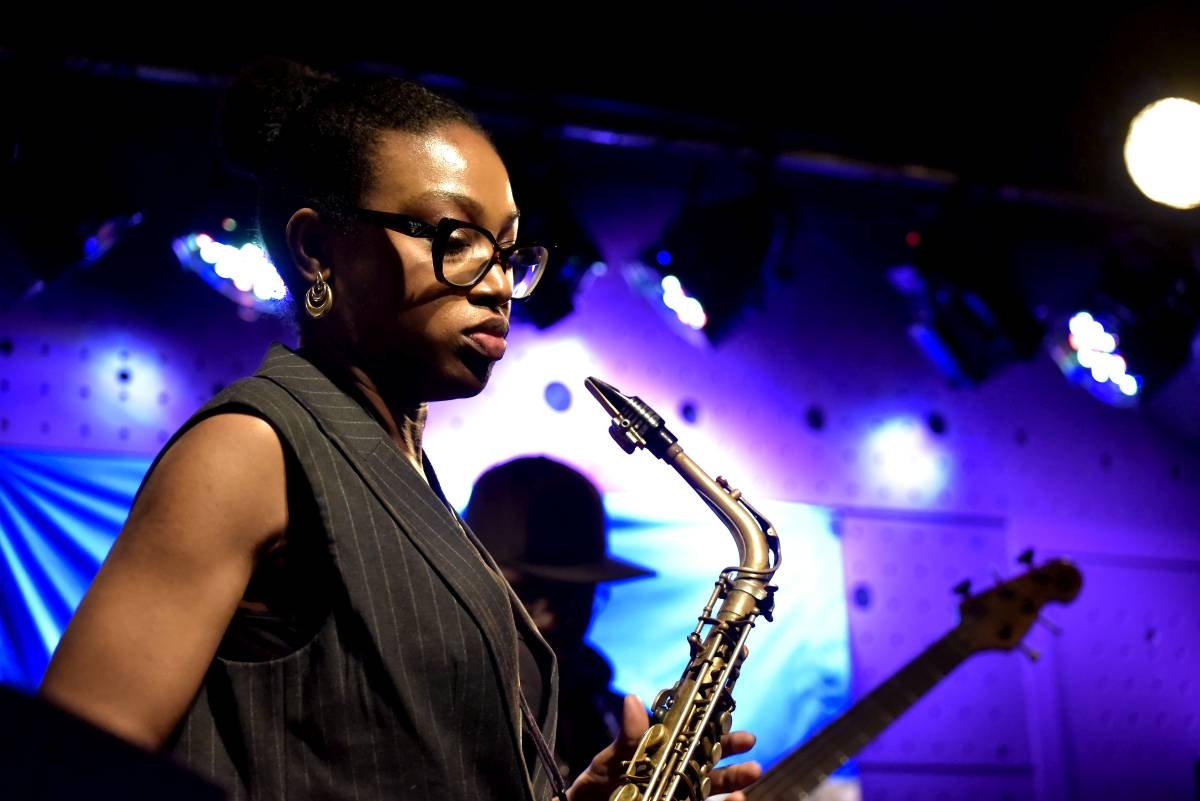 Pražským Jazz Dockem zněl elitní britský jazz s afro-jamajskými kořeny Camille George