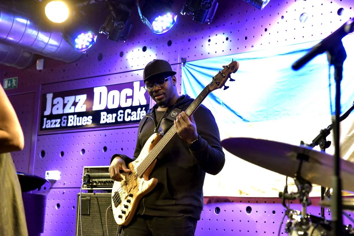 Pražským Jazz Dockem zněl elitní britský jazz s afro-jamajskými kořeny Camille George