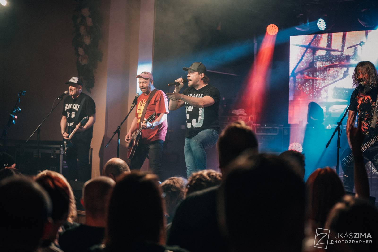 Harlej zaplnil kulturní dům v Čelákovicích, přes řev fanoušků nebylo slyšet vlastních myšlenek