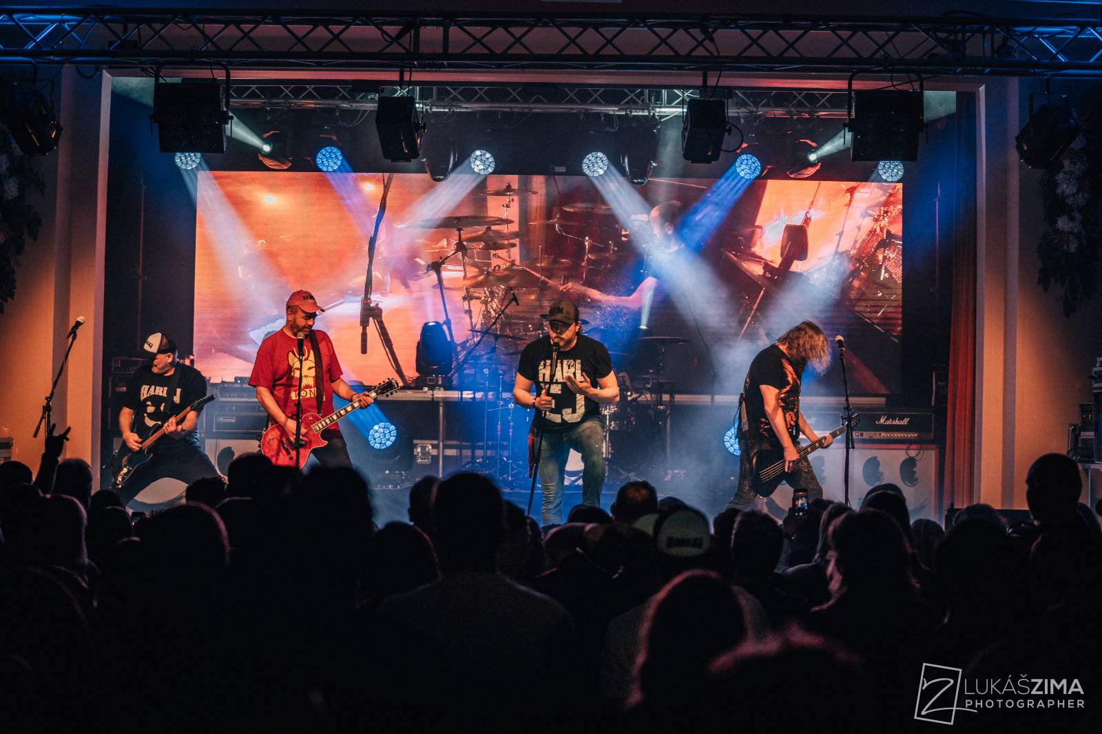 Harlej zaplnil kulturní dům v Čelákovicích, přes řev fanoušků nebylo slyšet vlastních myšlenek