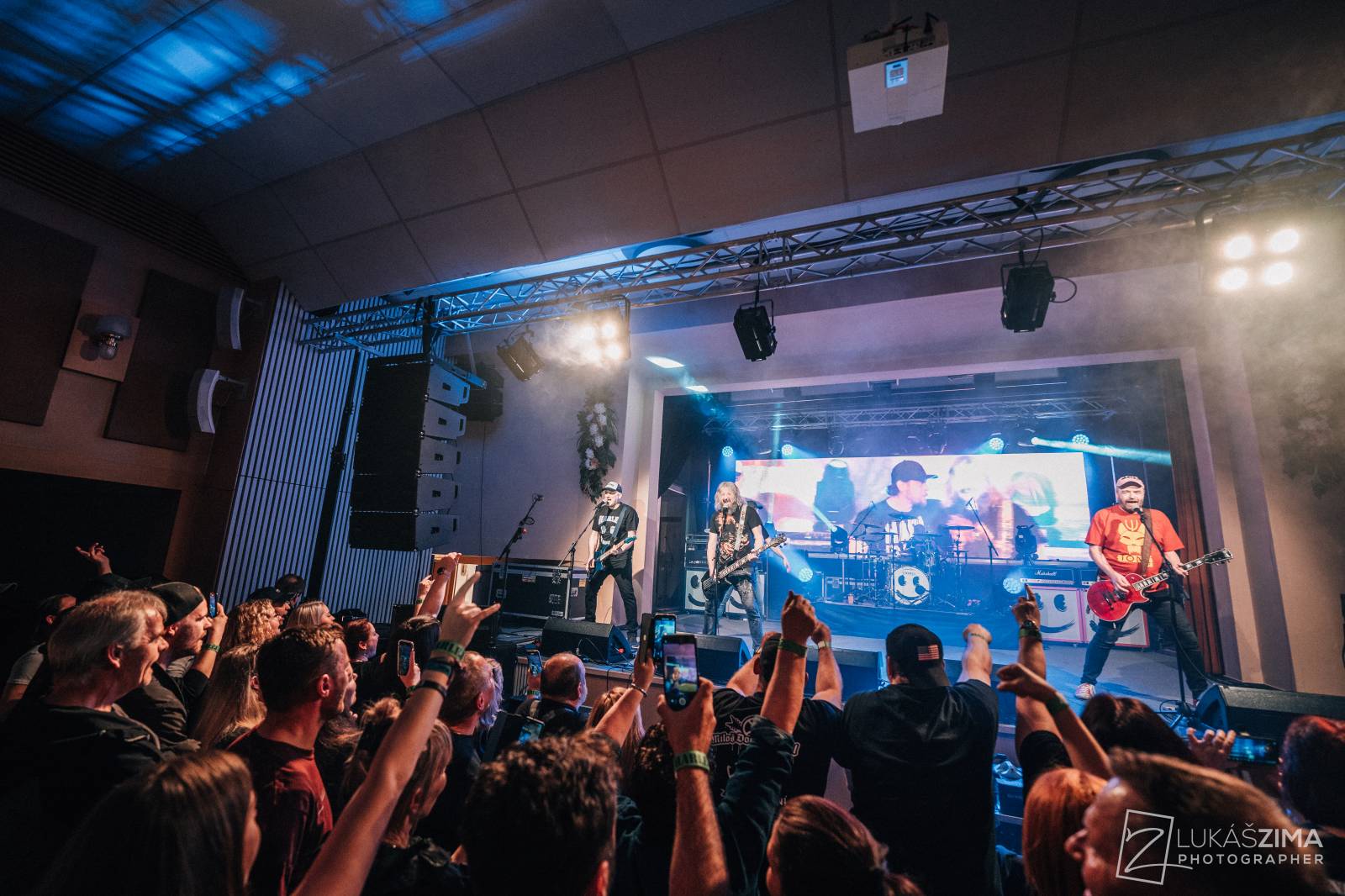 Harlej zaplnil kulturní dům v Čelákovicích, přes řev fanoušků nebylo slyšet vlastních myšlenek