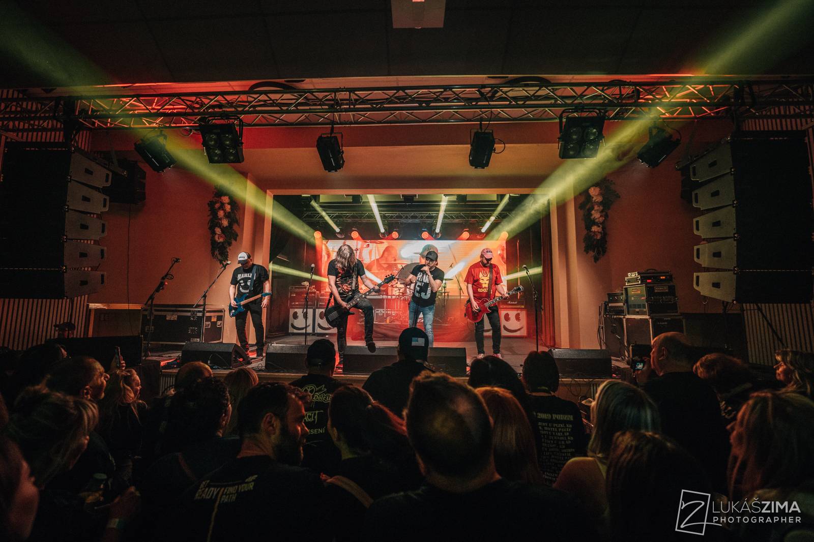 Harlej zaplnil kulturní dům v Čelákovicích, přes řev fanoušků nebylo slyšet vlastních myšlenek