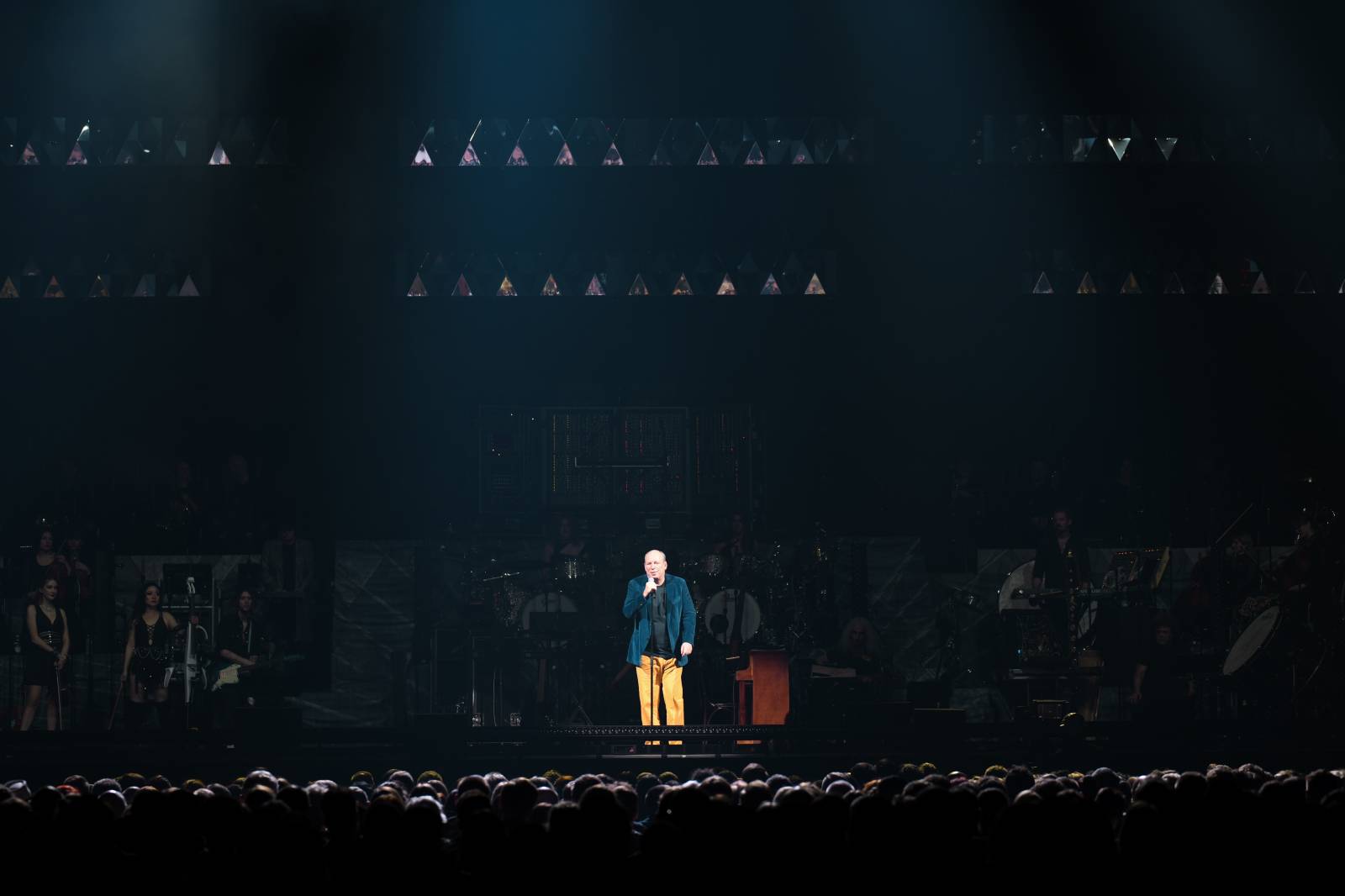 Hans Zimmer se vrátil do O2 areny. Zazněly slavné melodie z Pirátů z Karibiku nebo Jamese Bonda