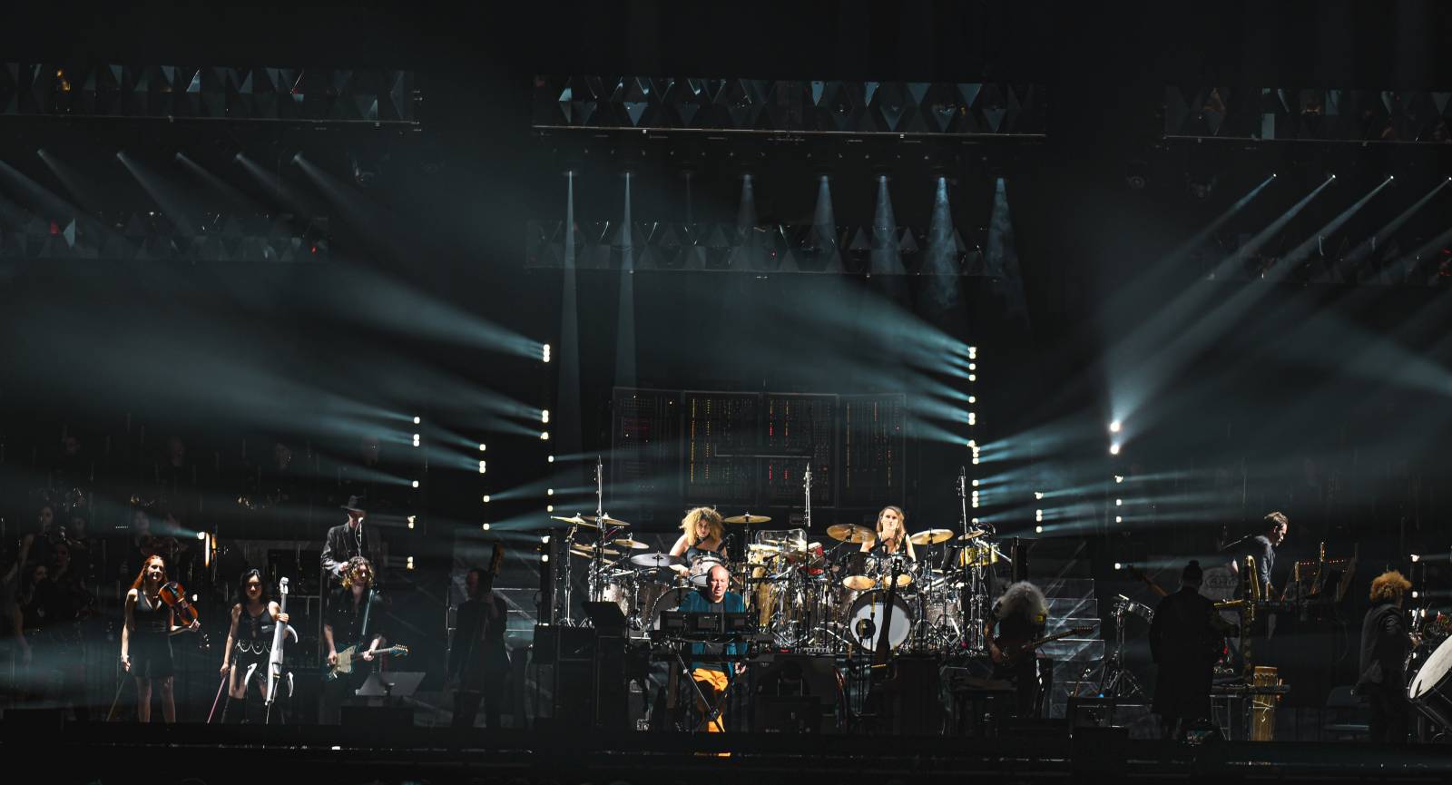 Hans Zimmer se vrátil do O2 areny. Zazněly slavné melodie z Pirátů z Karibiku nebo Jamese Bonda