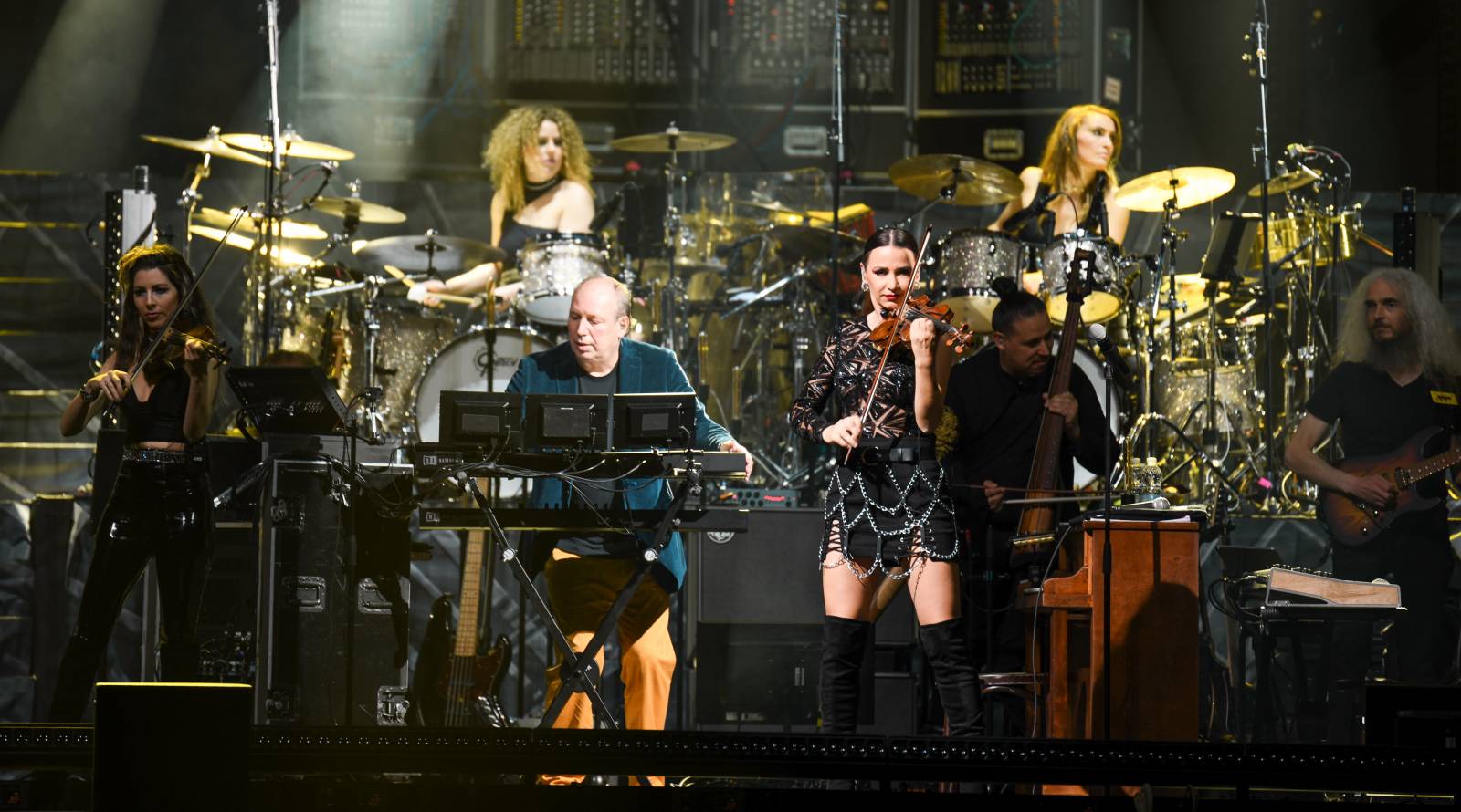 Hans Zimmer se vrátil do O2 areny. Zazněly slavné melodie z Pirátů z Karibiku nebo Jamese Bonda