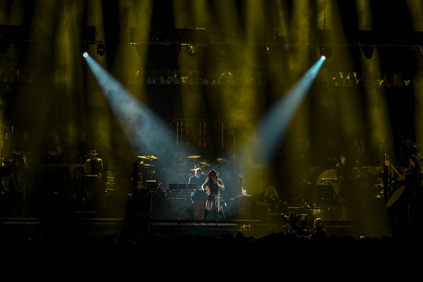 Hans Zimmer se vrátil do O2 areny. Zazněly slavné melodie z Pirátů z Karibiku nebo Jamese Bonda