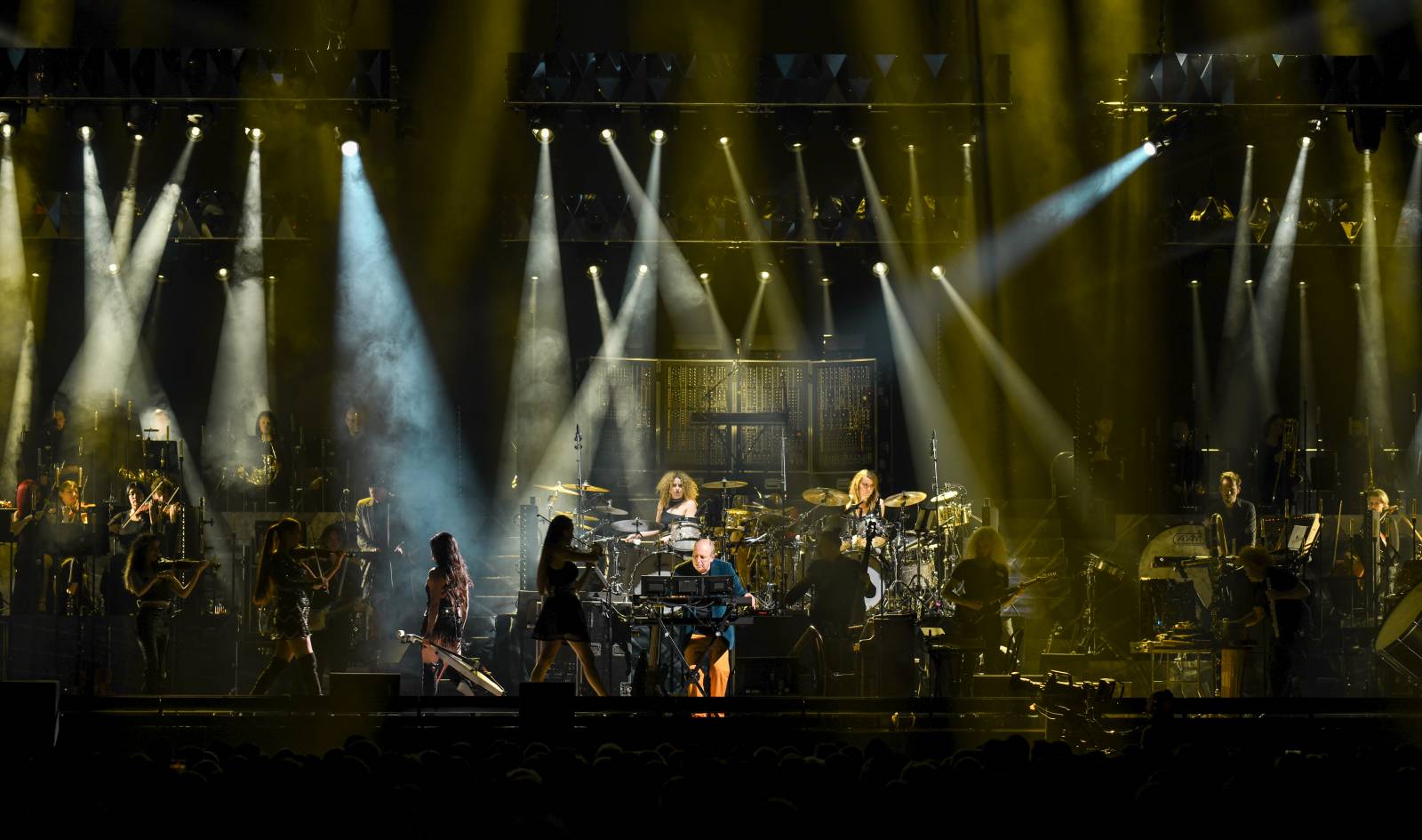 Hans Zimmer se vrátil do O2 areny. Zazněly slavné melodie z Pirátů z Karibiku nebo Jamese Bonda