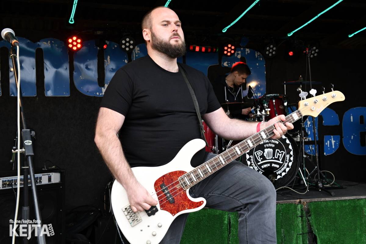 Přehlídka čír začala: V Modré Vopici zahráli Pořád stejně, Bez šance, Reckless a další