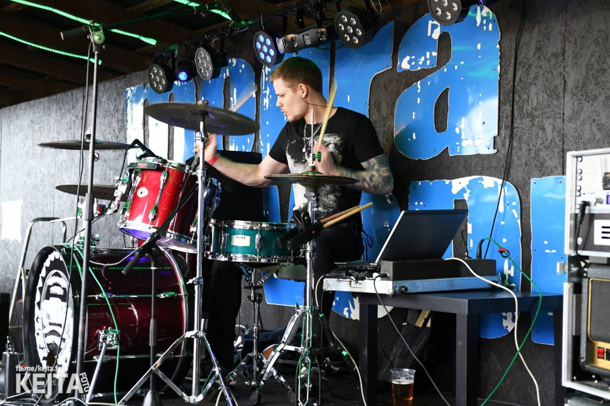 Přehlídka čír začala: V Modré Vopici zahráli Pořád stejně, Bez šance, Reckless a další