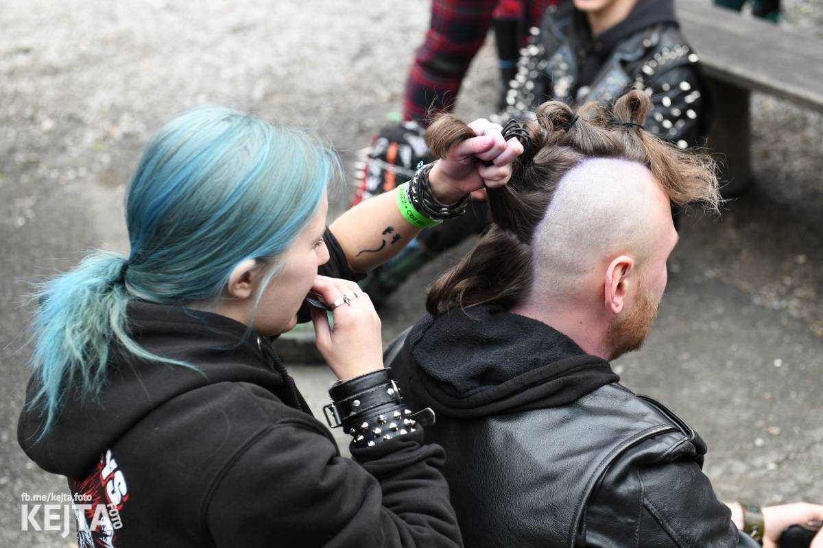 Přehlídka čír začala: V Modré Vopici zahráli Pořád stejně, Bez šance, Reckless a další