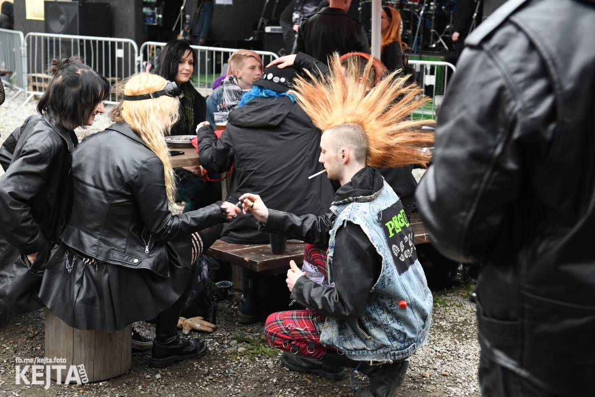 Přehlídka čír začala: V Modré Vopici zahráli Pořád stejně, Bez šance, Reckless a další