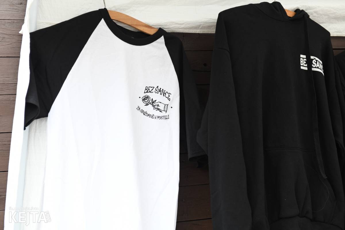 Přehlídka čír začala: V Modré Vopici zahráli Pořád stejně, Bez šance, Reckless a další