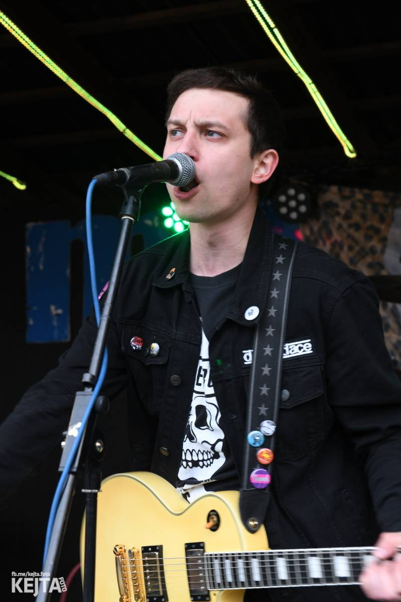 Přehlídka čír začala: V Modré Vopici zahráli Pořád stejně, Bez šance, Reckless a další