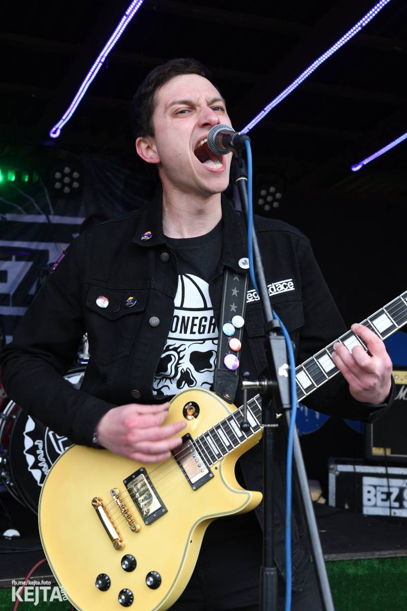 Přehlídka čír začala: V Modré Vopici zahráli Pořád stejně, Bez šance, Reckless a další