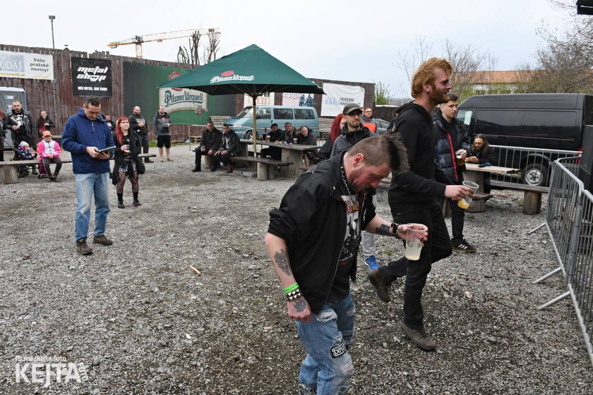 Přehlídka čír začala: V Modré Vopici zahráli Pořád stejně, Bez šance, Reckless a další