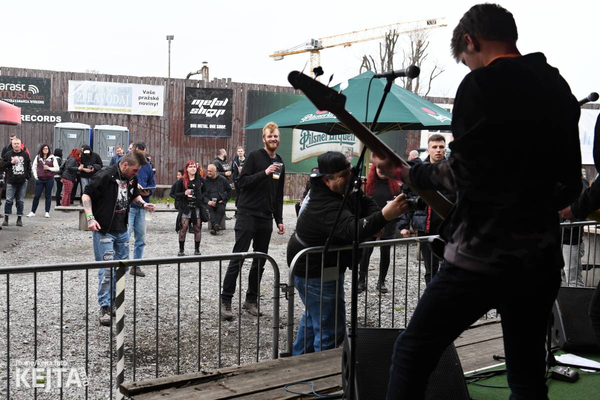 Přehlídka čír začala: V Modré Vopici zahráli Pořád stejně, Bez šance, Reckless a další