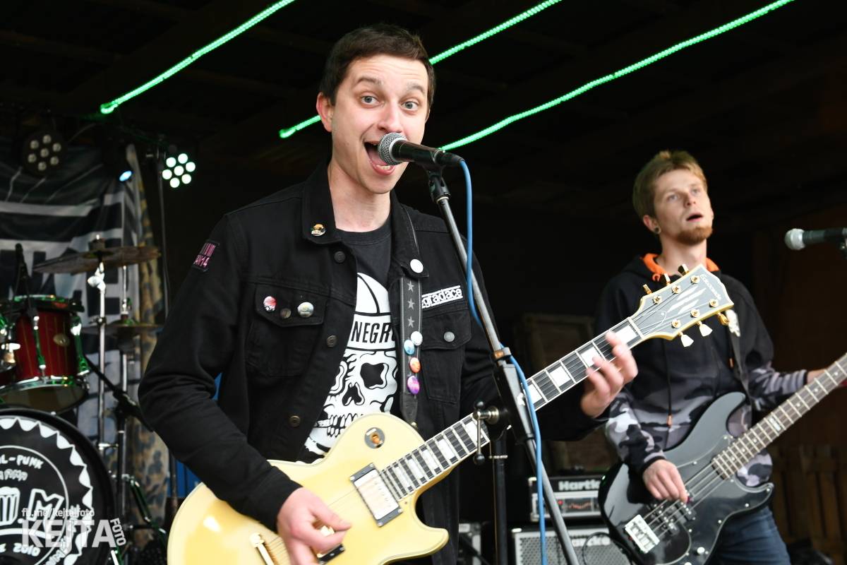 Přehlídka čír začala: V Modré Vopici zahráli Pořád stejně, Bez šance, Reckless a další