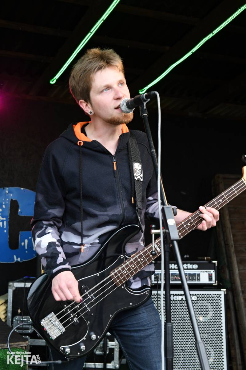 Přehlídka čír začala: V Modré Vopici zahráli Pořád stejně, Bez šance, Reckless a další