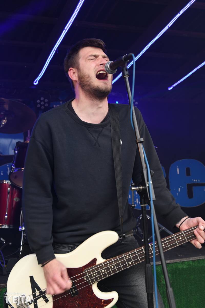 Přehlídka čír začala: V Modré Vopici zahráli Pořád stejně, Bez šance, Reckless a další