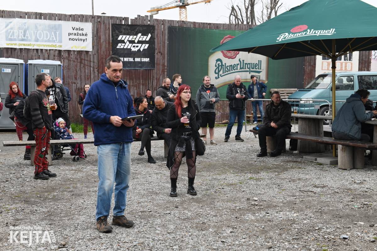 Přehlídka čír začala: V Modré Vopici zahráli Pořád stejně, Bez šance, Reckless a další