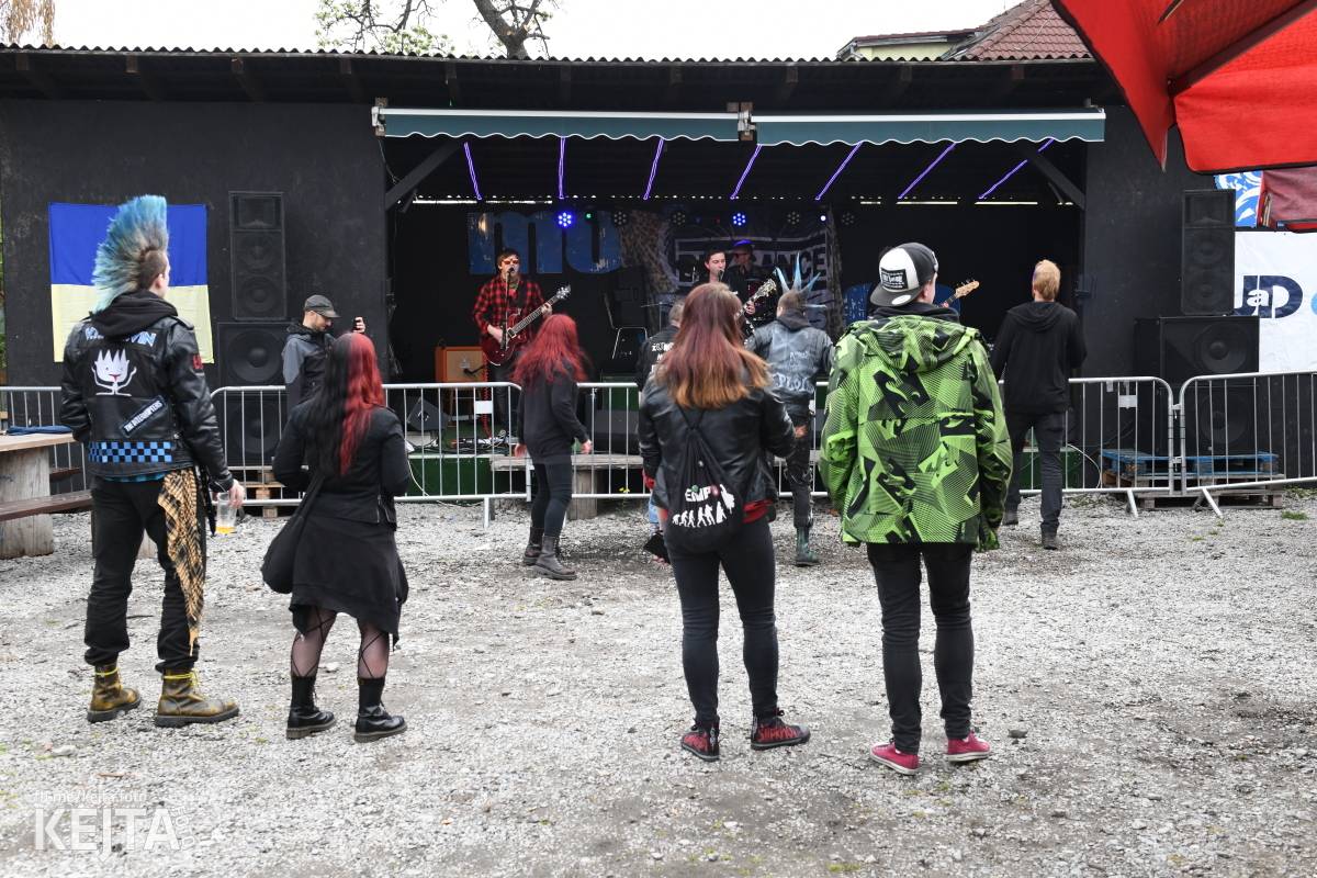 Přehlídka čír začala: V Modré Vopici zahráli Pořád stejně, Bez šance, Reckless a další