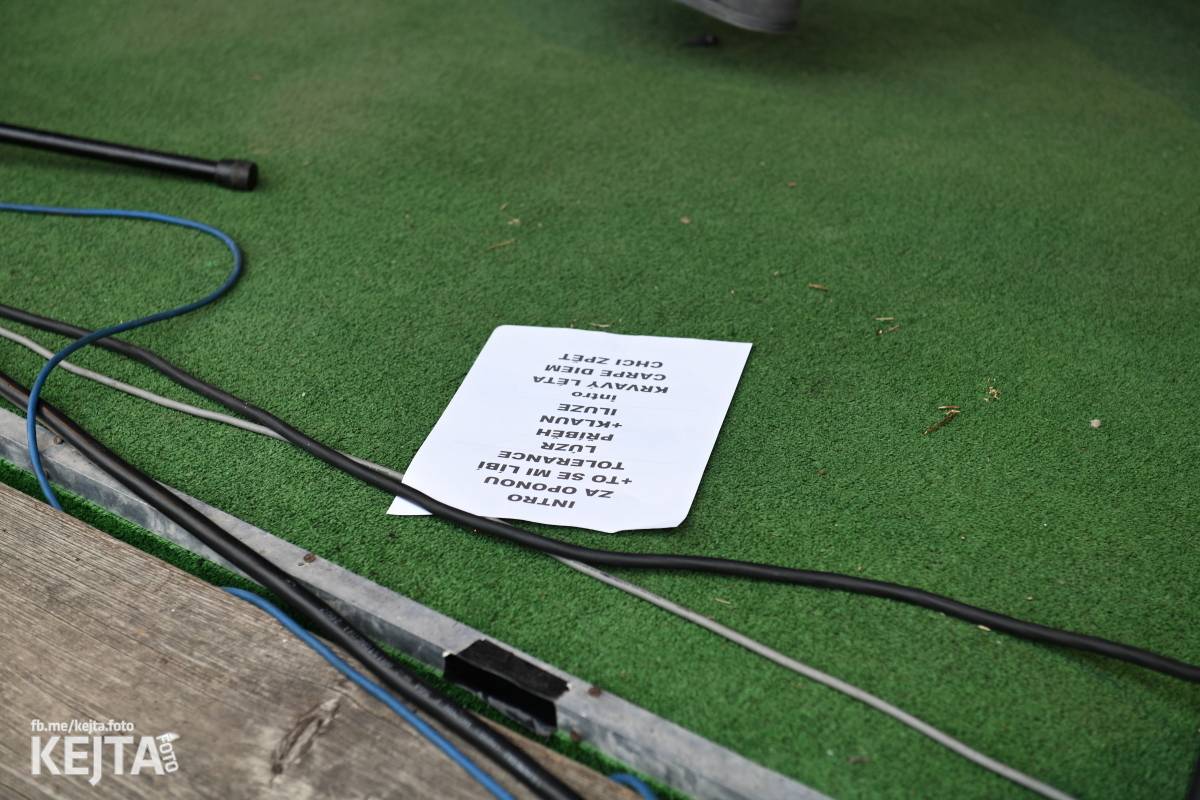 Přehlídka čír začala: V Modré Vopici zahráli Pořád stejně, Bez šance, Reckless a další