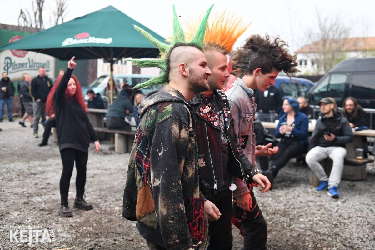 Přehlídka čír začala: V Modré Vopici zahráli Pořád stejně, Bez šance, Reckless a další