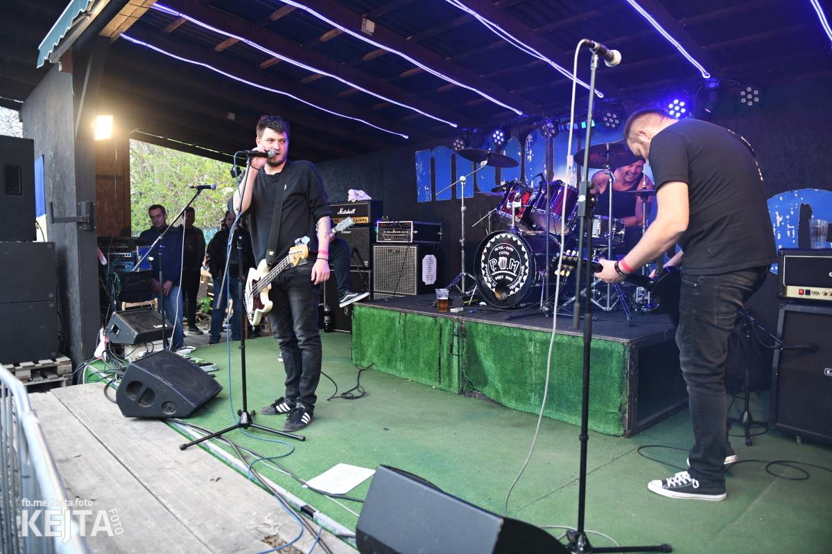 Přehlídka čír začala: V Modré Vopici zahráli Pořád stejně, Bez šance, Reckless a další