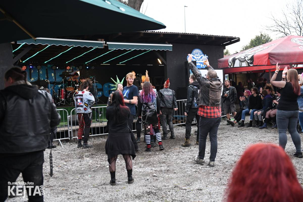 Přehlídka čír začala: V Modré Vopici zahráli Pořád stejně, Bez šance, Reckless a další