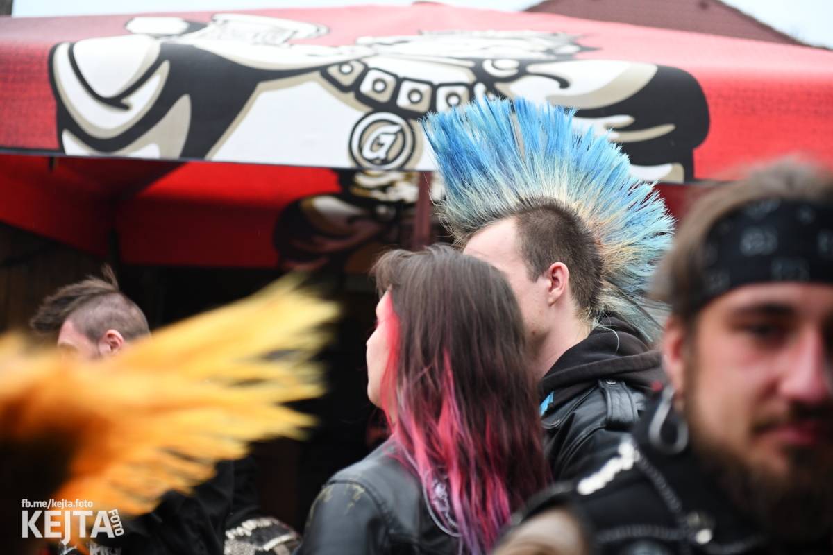 Přehlídka čír začala: V Modré Vopici zahráli Pořád stejně, Bez šance, Reckless a další