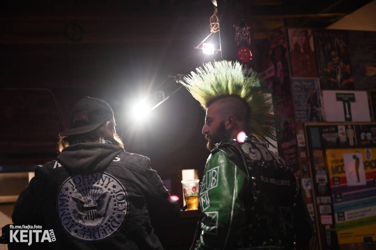 Přehlídka čír začala: V Modré Vopici zahráli Pořád stejně, Bez šance, Reckless a další