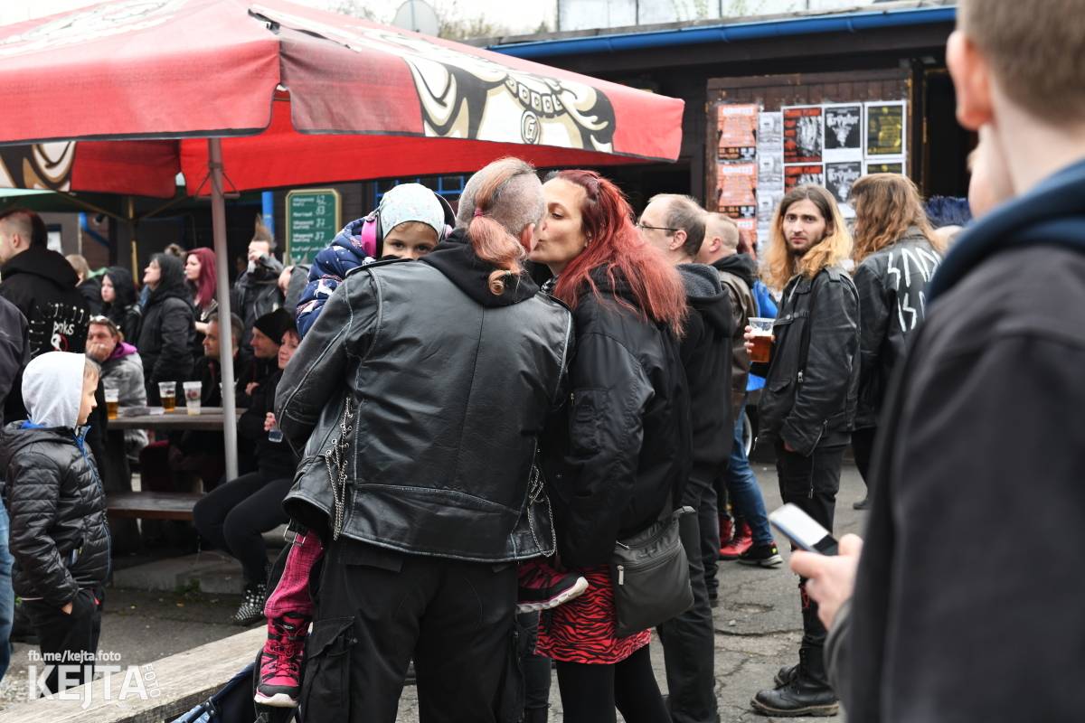 Přehlídka čír začala: V Modré Vopici zahráli Pořád stejně, Bez šance, Reckless a další