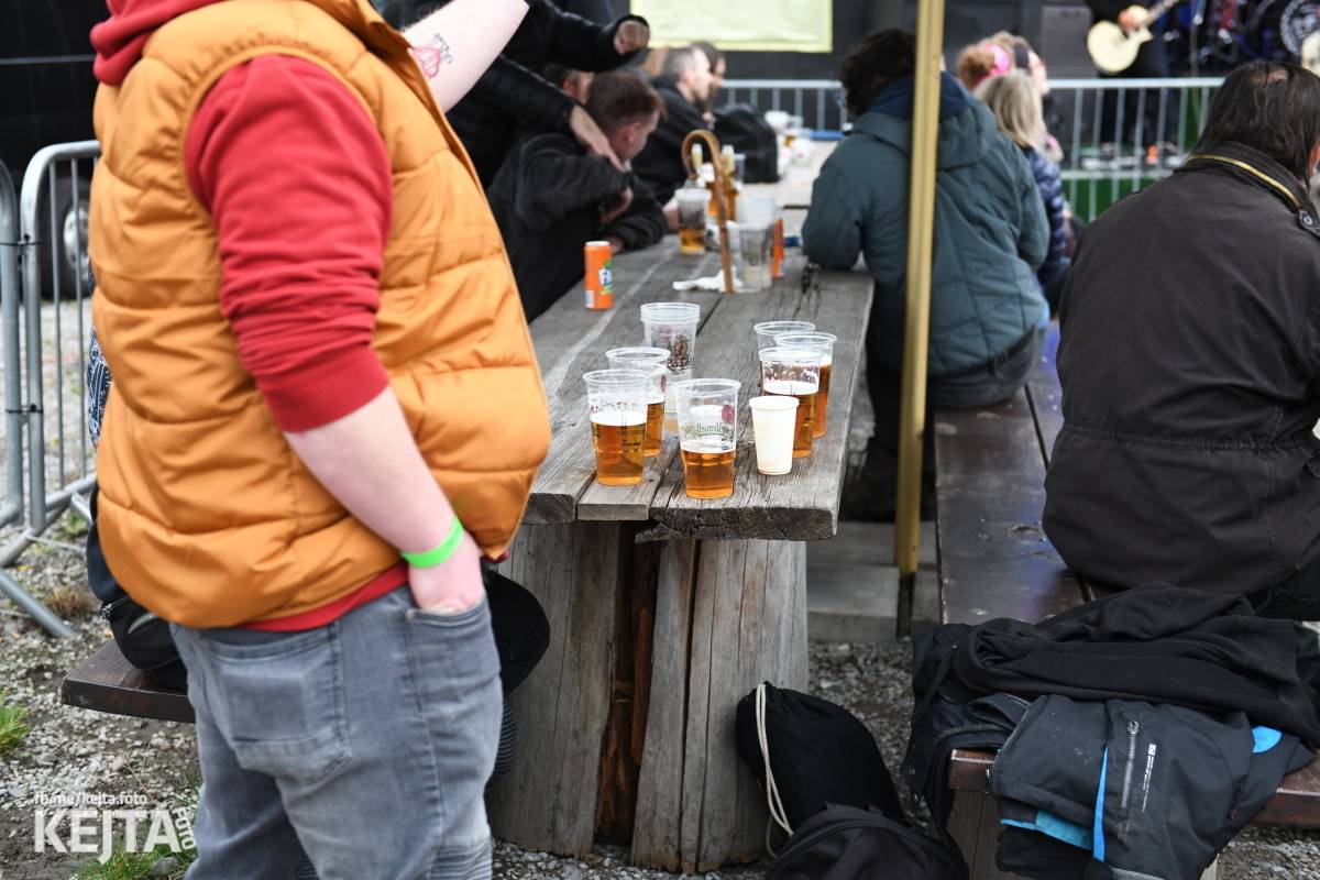 Přehlídka čír začala: V Modré Vopici zahráli Pořád stejně, Bez šance, Reckless a další