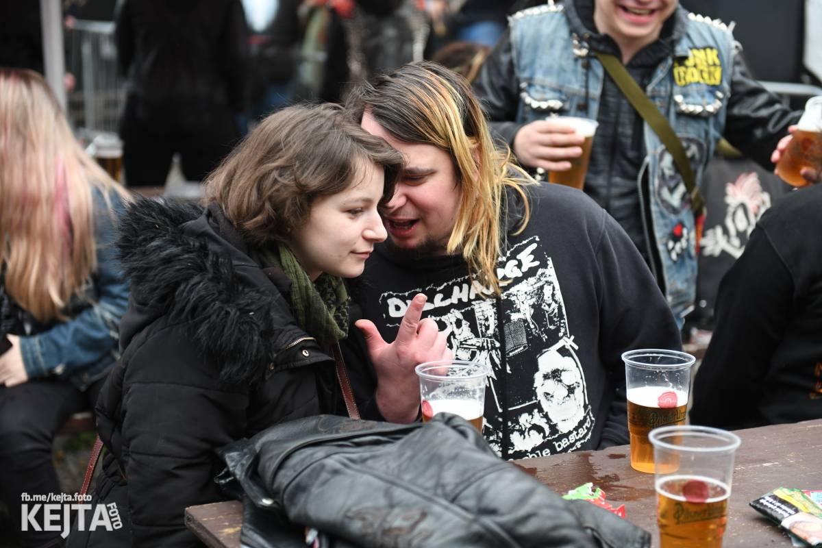 Přehlídka čír začala: V Modré Vopici zahráli Pořád stejně, Bez šance, Reckless a další