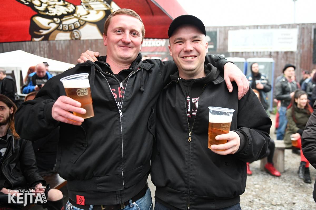 Přehlídka čír začala: V Modré Vopici zahráli Pořád stejně, Bez šance, Reckless a další