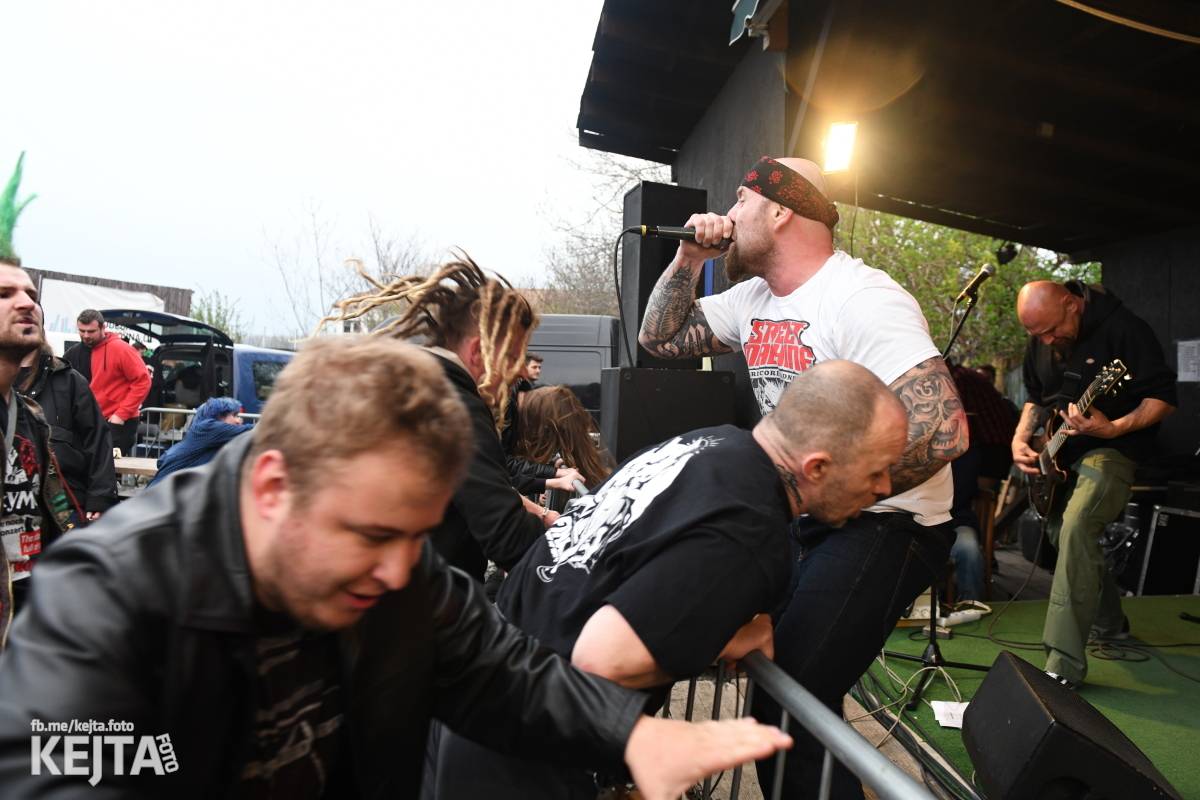 Přehlídka čír začala: V Modré Vopici zahráli Pořád stejně, Bez šance, Reckless a další