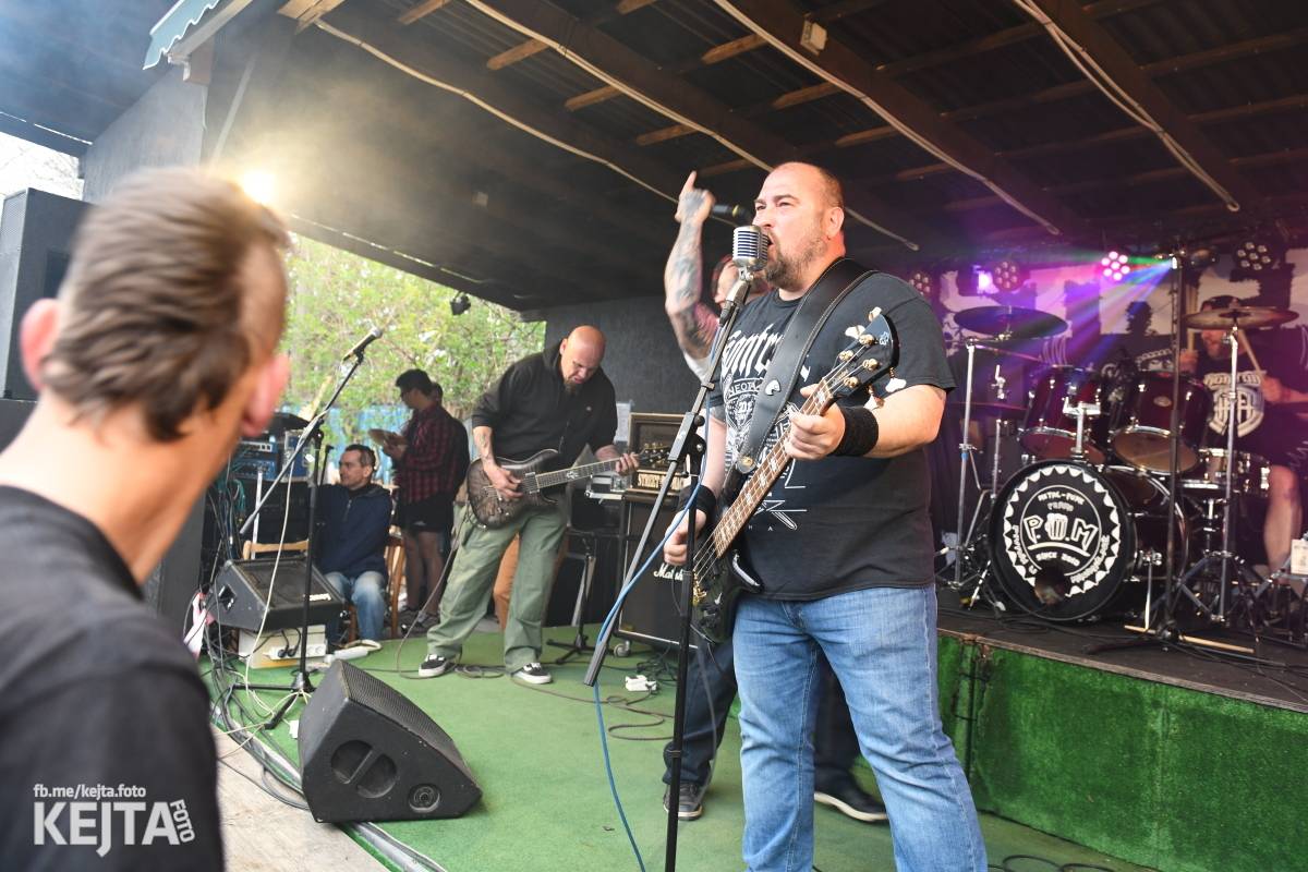 Přehlídka čír začala: V Modré Vopici zahráli Pořád stejně, Bez šance, Reckless a další