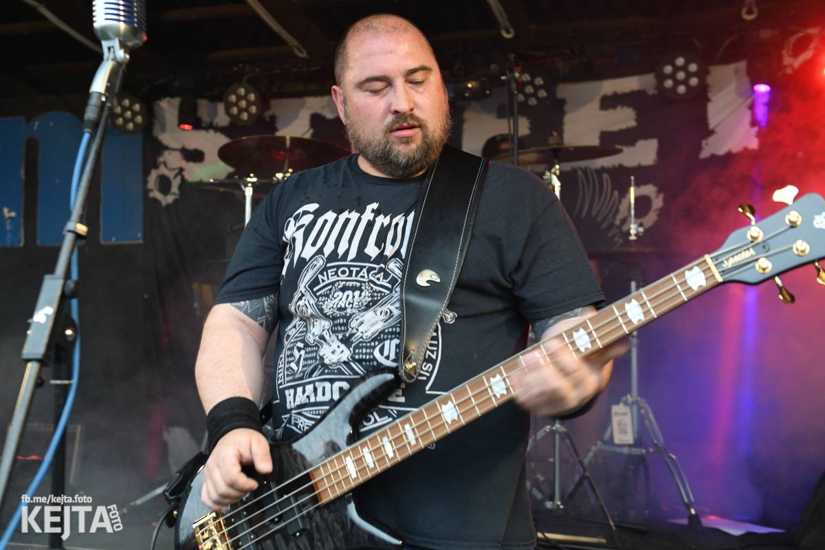 Přehlídka čír začala: V Modré Vopici zahráli Pořád stejně, Bez šance, Reckless a další