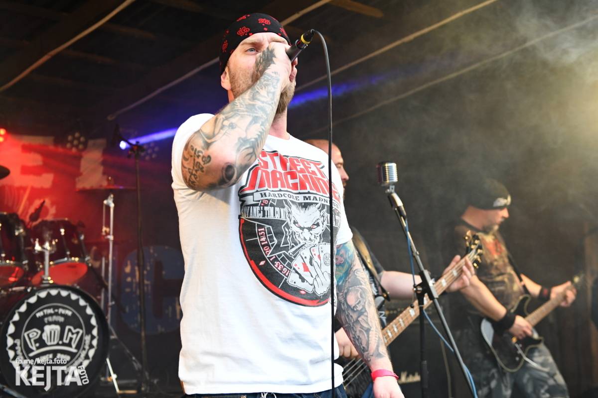 Přehlídka čír začala: V Modré Vopici zahráli Pořád stejně, Bez šance, Reckless a další