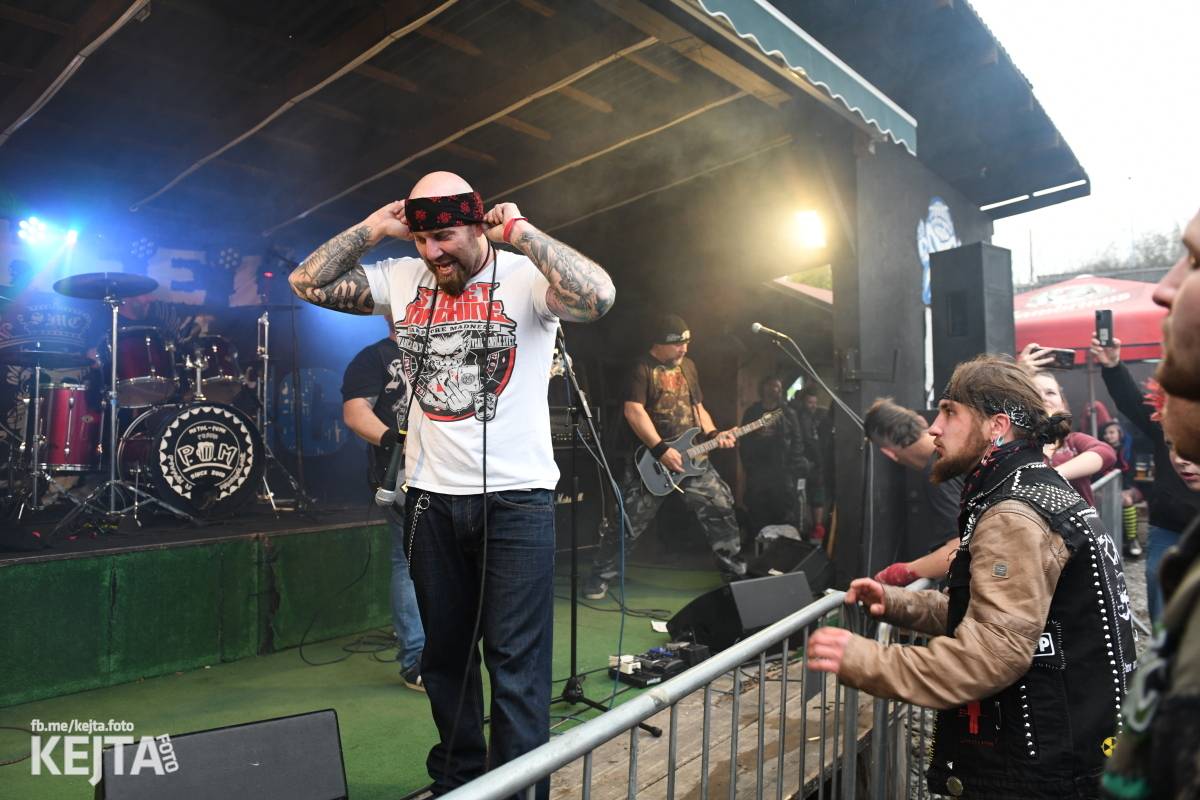 Přehlídka čír začala: V Modré Vopici zahráli Pořád stejně, Bez šance, Reckless a další