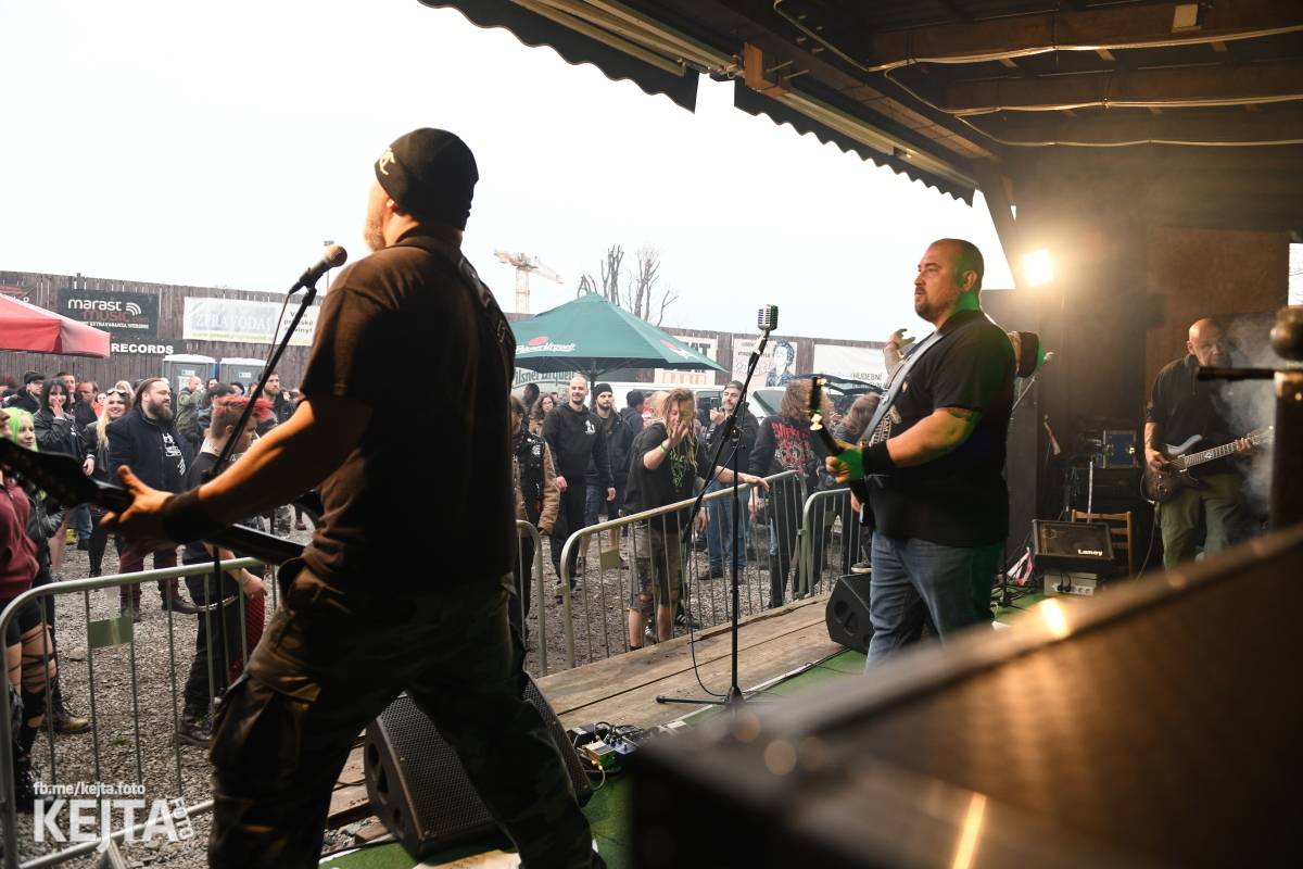 Přehlídka čír začala: V Modré Vopici zahráli Pořád stejně, Bez šance, Reckless a další