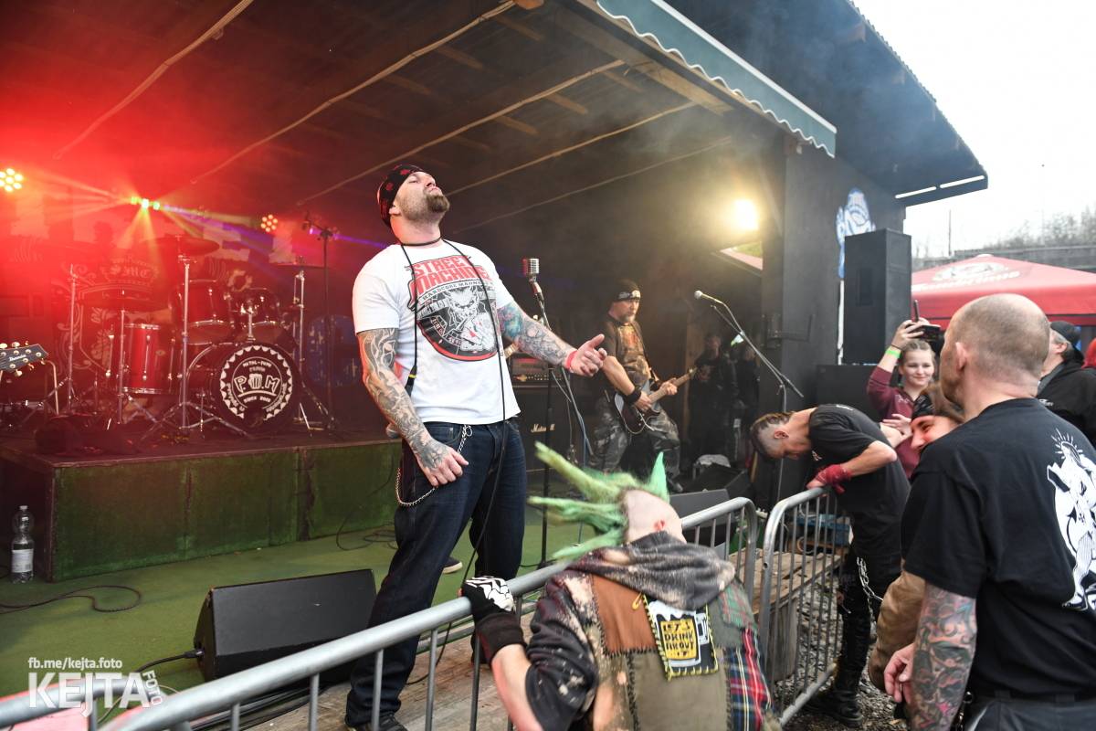 Přehlídka čír začala: V Modré Vopici zahráli Pořád stejně, Bez šance, Reckless a další