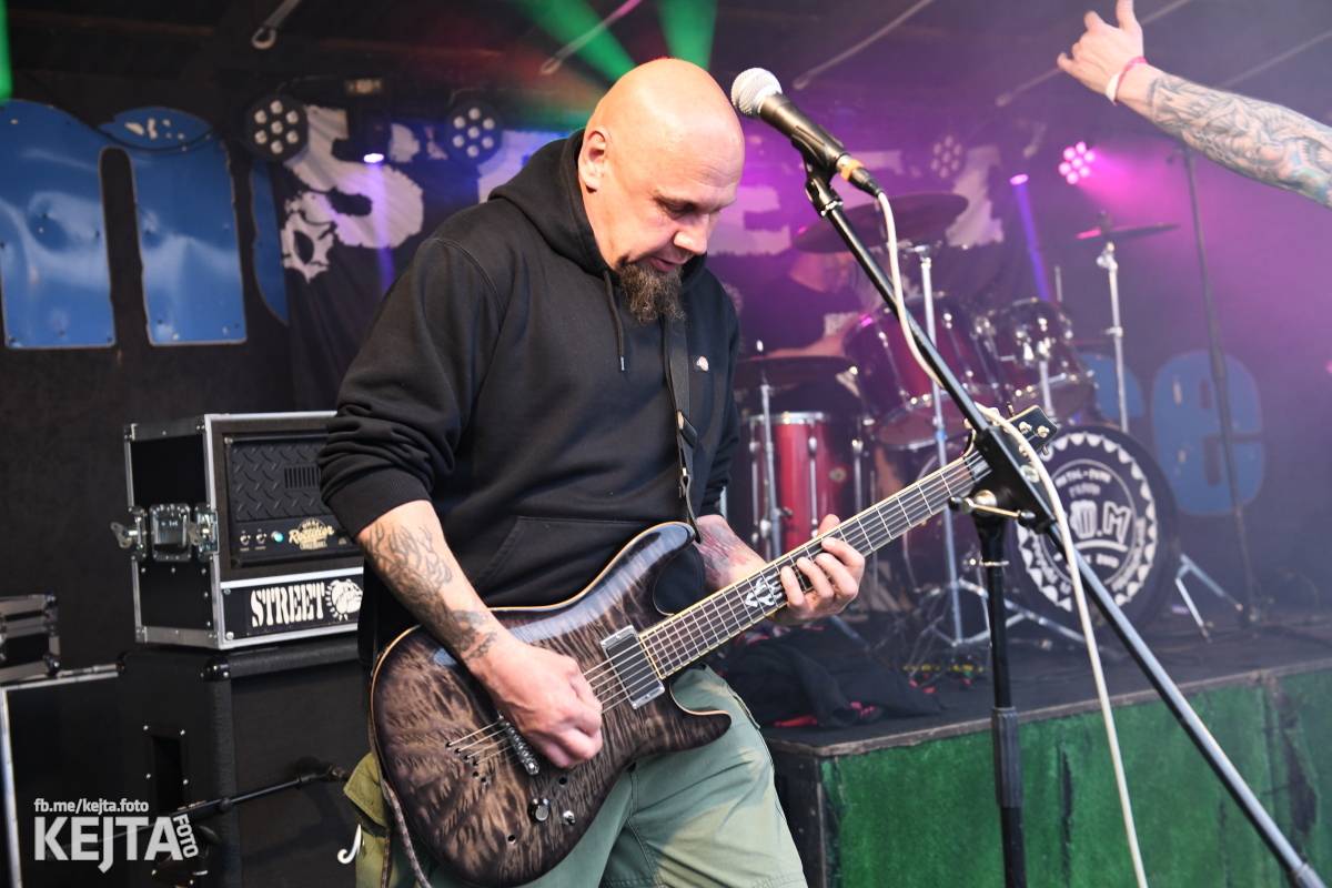 Přehlídka čír začala: V Modré Vopici zahráli Pořád stejně, Bez šance, Reckless a další